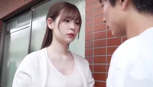 Chồng yêu tẻ nhạt, người vợ nhận ra cậu thanh niên nhà kề bên tốt hơn