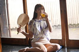 Mùa hè buồn chán ở quê chịch người vợ nhà sát bên thiếu thốn vì lấy chồng già