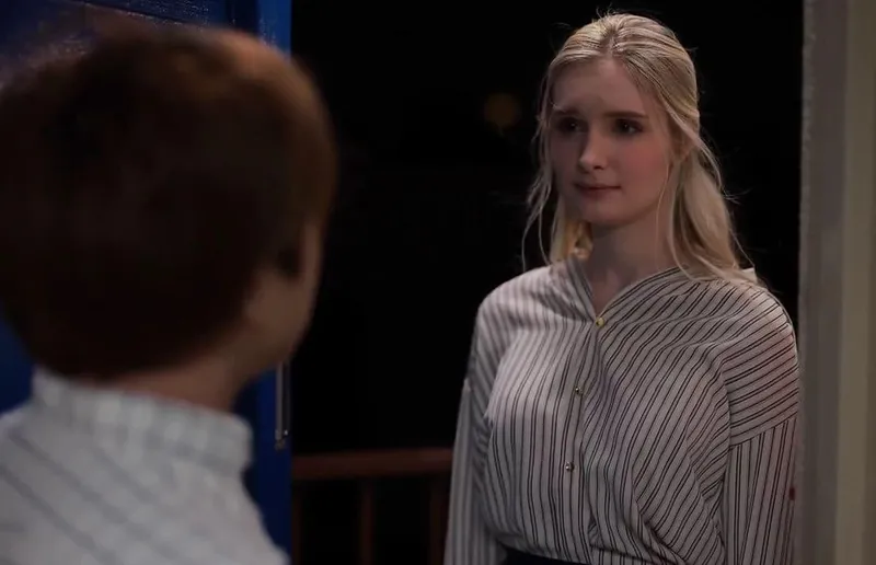 Cô đơn nơi xứ lạ với chồng già, vợ tây được anh hàng xóm an ủi