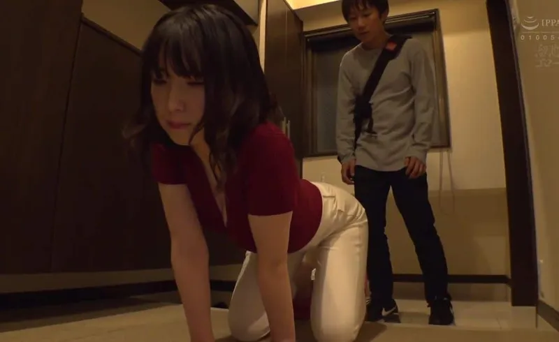 Cô nàng nhà bên thiếu thốn và cậu học sinh số hưởng cạnh bên