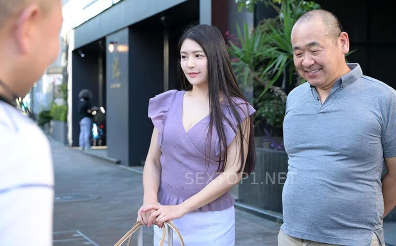 Thấy người vợ của nhân viên đẹp quá, quản lý lại có sở thích quan hệ bà xã người khác nên đã…